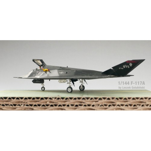 Details about   1:144 Skunk Works F-117A NIGHTHAWK Stealth Fighter 1988 ~~ Dragon Wings #51051 